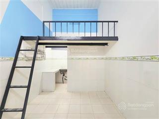 Dãy 1 măt phòng mới, gác cao có nhà xe, ngay vincom dĩ an, giờ tự do, ko chủ, ngã tư 550