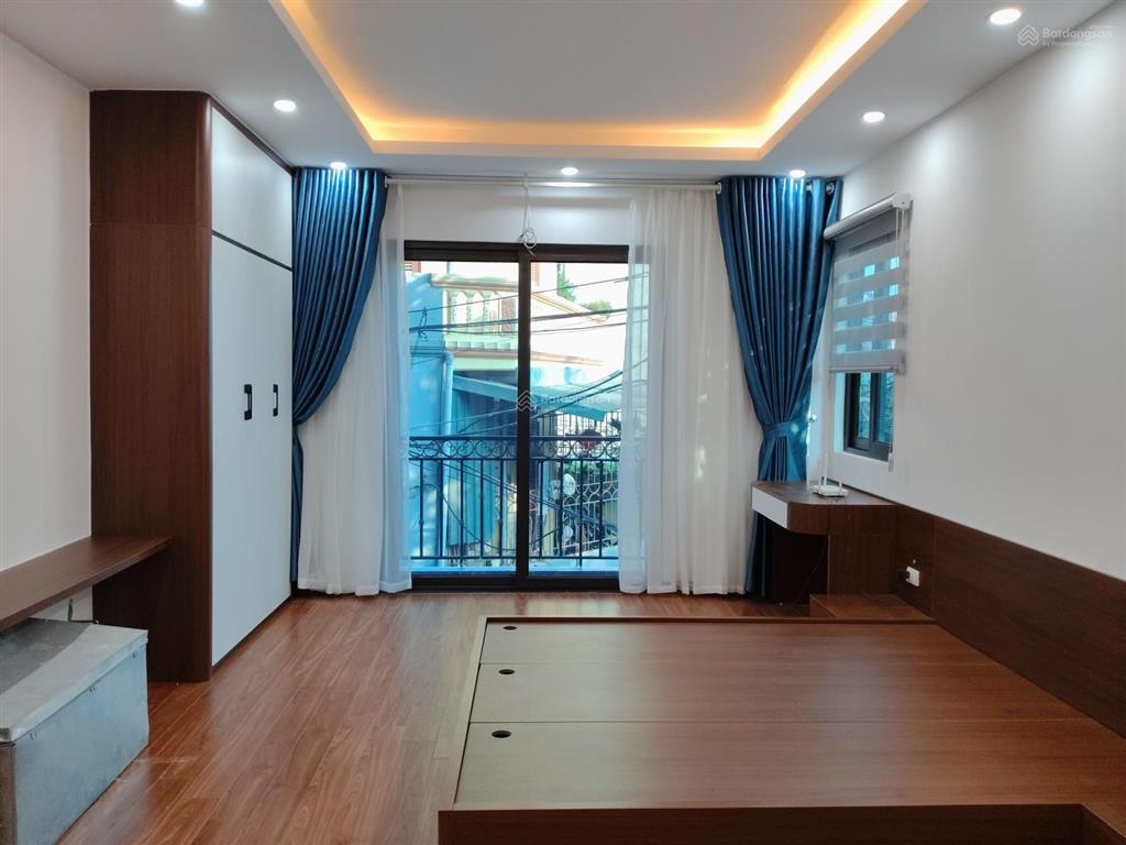 Chính chủ bán nhà ngõ 67/90 cầu cốc 43m2, 6 tầng, thang máy ô tô vào nhà, kinh doanh nhỏ.