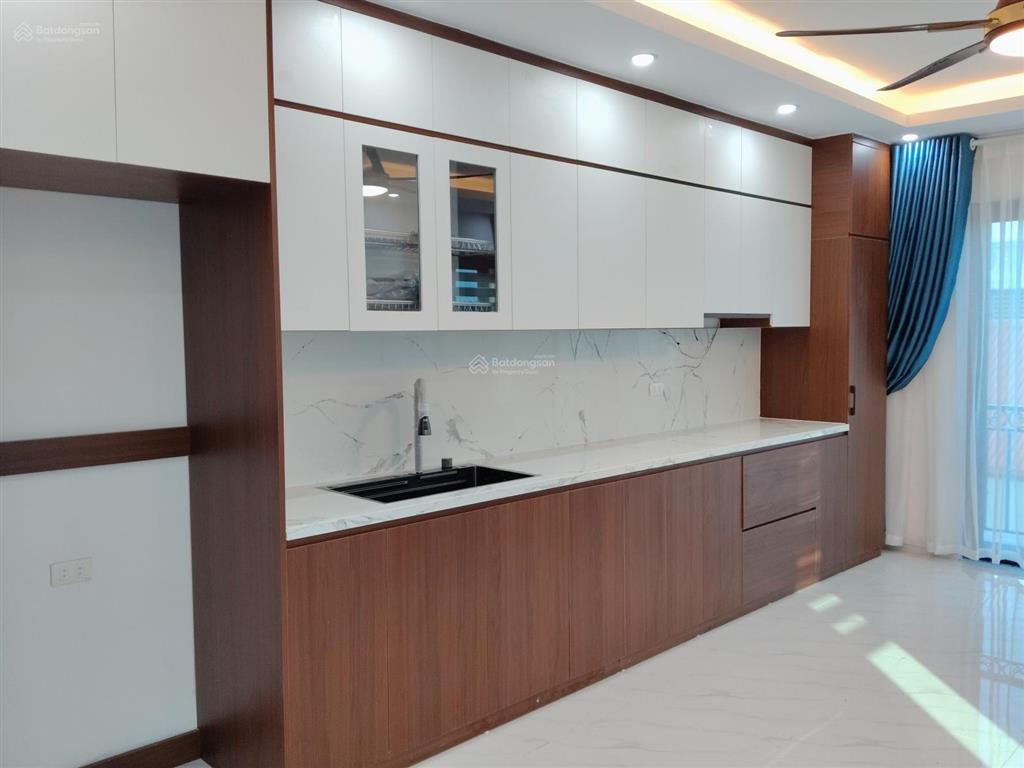 Chính chủ bán nhà ngõ 67/90 cầu cốc 43m2, 6 tầng, thang máy ô tô vào nhà, kinh doanh nhỏ.