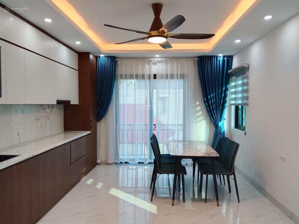 Chính chủ bán nhà ngõ 67/90 cầu cốc 43m2, 6 tầng, thang máy ô tô vào nhà, kinh doanh nhỏ.
