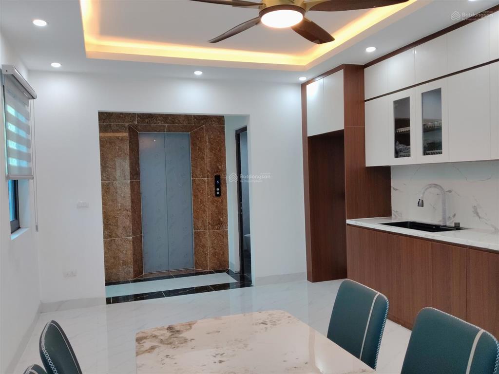 Chính chủ bán nhà ngõ 67/90 cầu cốc 43m2, 6 tầng, thang máy ô tô vào nhà, kinh doanh nhỏ.