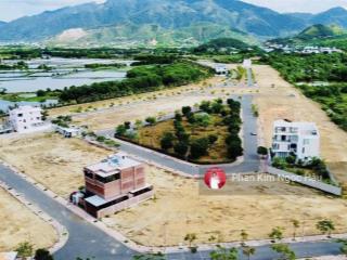 Bán lô đất ven sông tắc đối diện công viên giá đầu tư chỉ 32 triệu/m2.