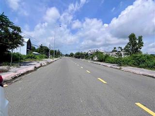 Mặt tiền trục chính đường hàng dương gần biển hồ tràm  biển lộc an  đất đỏ  brvt  ra gấp ạ