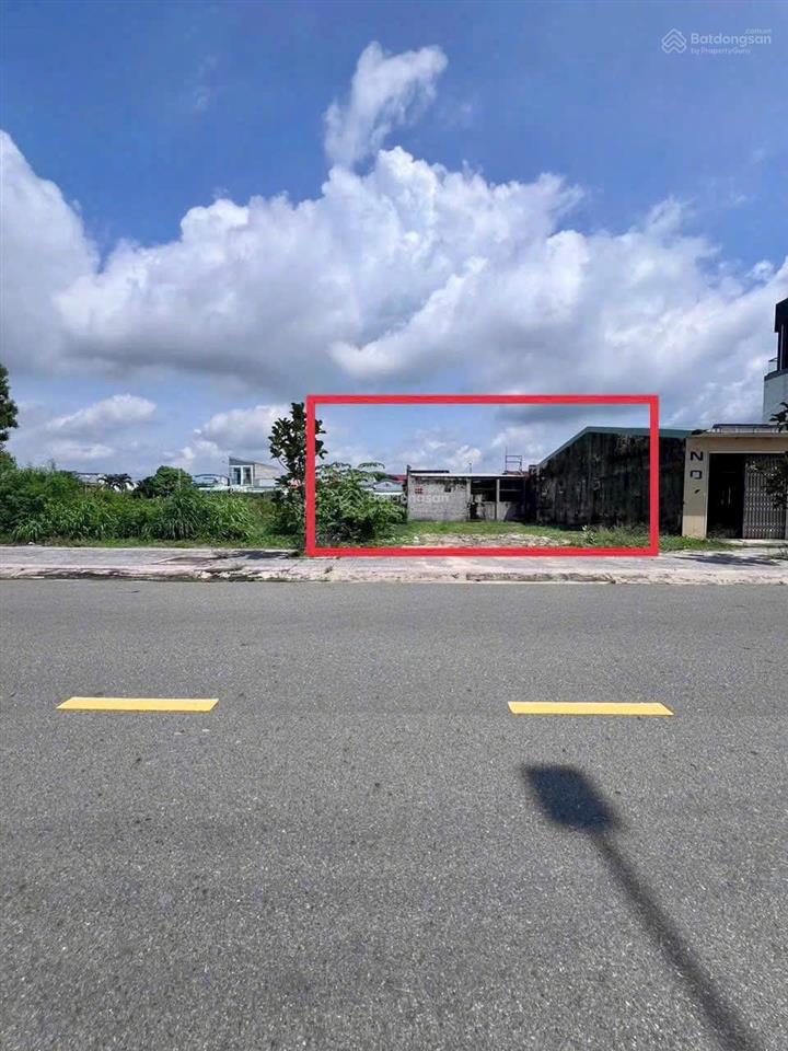 Mặt tiền trục chính đường hàng dương gần biển hồ tràm  biển lộc an  đất đỏ  brvt  ra gấp ạ