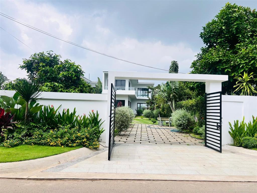 Bán căn thô villa 1 trệt 1 lầu mt nguyễn huệ  đất đỏ  tp hcm