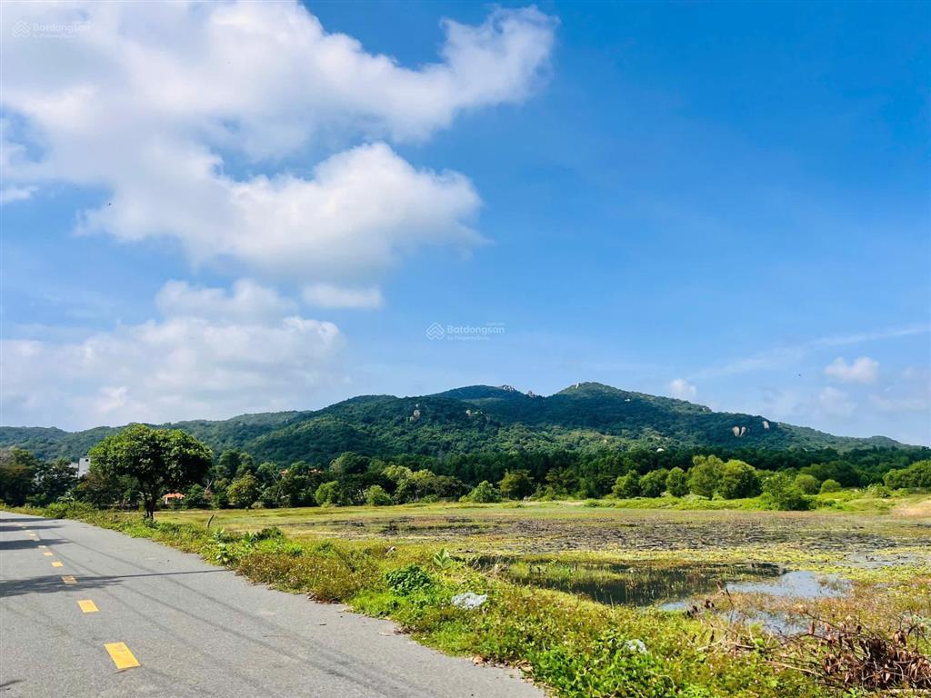 Thị trấn phước hải  ngay hồ sở bông  gần núi minh đạm  cách lan rừng resort chỉ 3km