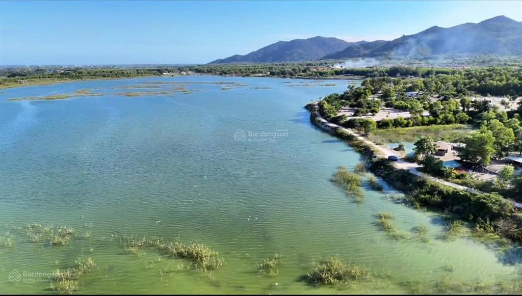Siêu rẻ đẹp 3000m2  view hồ bút thuyền tam an  long điền  tp hcm