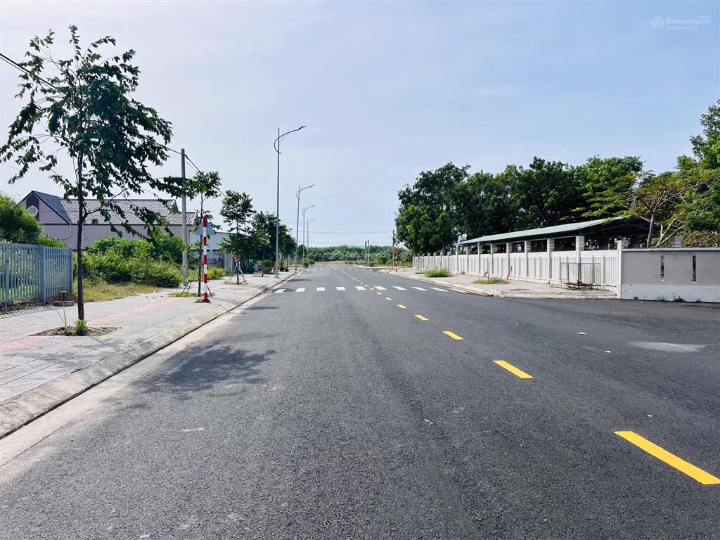 Góc 2 mặt tiền tái định cư kim liên  ngay sau uỷ ban xã phước hải  tp hcm cách biển 3km