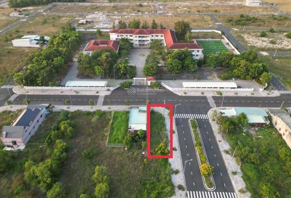 Góc 2 mặt tiền tái định cư kim liên  ngay sau uỷ ban xã phước hải  tp hcm cách biển 3km