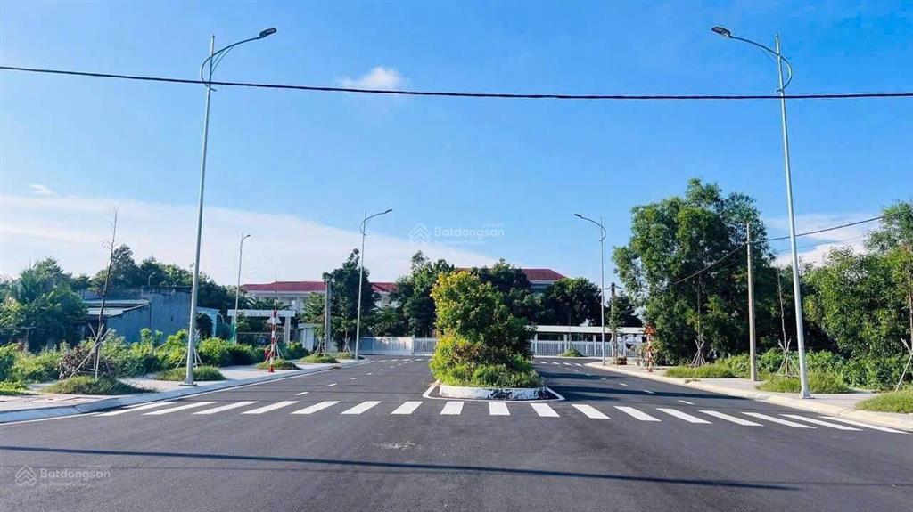 Góc 2 mặt tiền tái định cư kim liên  ngay sau uỷ ban xã phước hải  tp hcm cách biển 3km