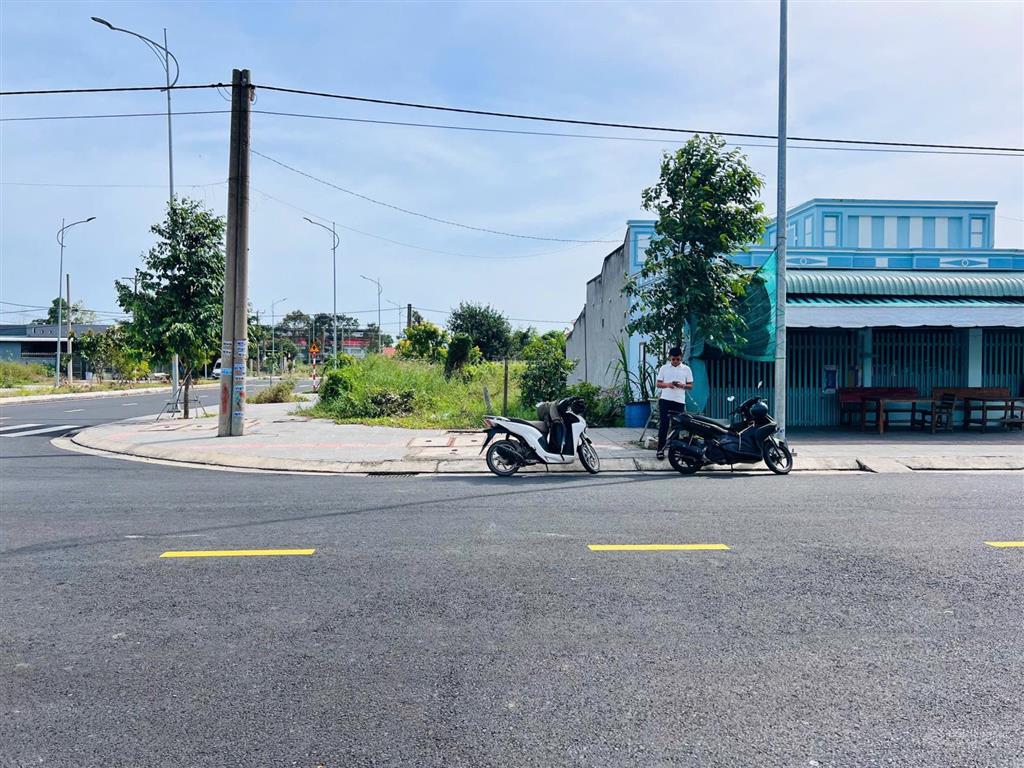 Góc 2 mặt tiền tái định cư kim liên  ngay sau uỷ ban xã phước hải  tp hcm cách biển 3km