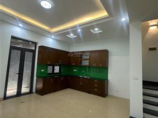 Chính chủ cho thuê gấp căn liền kề mặt hồ làng việt kiều châu âu dt 90m2,nhà 3.5 tầng giá 30tr