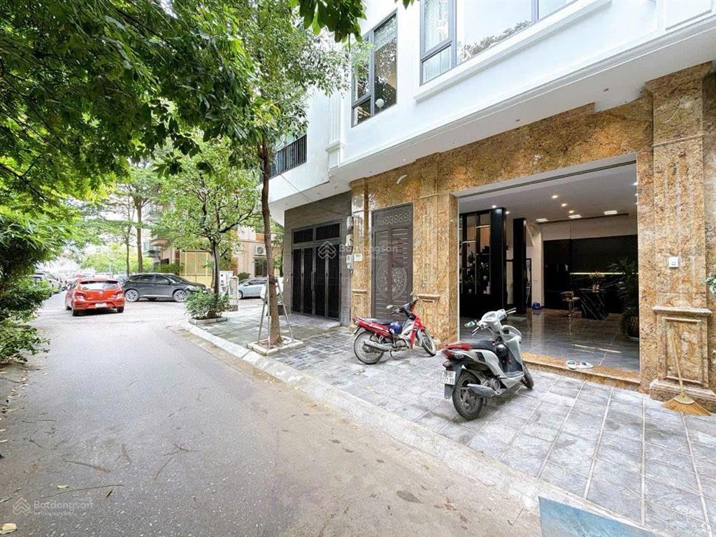 Cho thuê mặt bằng kinh doanh lô góc xuân diệu, tây hồ, hà nội diện tích 260m²/sàn