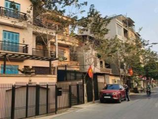 Giá 30 triệu đồng  nhà 6 phòng ngủbiệt thự 6 phòng ngủ cho thuê trên đường âu cơ, nhật tân