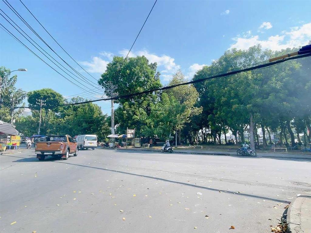 Khuôn đất mặt tiền lớn diện tích 3000m2, ngang 45m dài 99m, full thổ cư. 220 tỷ thương lượng