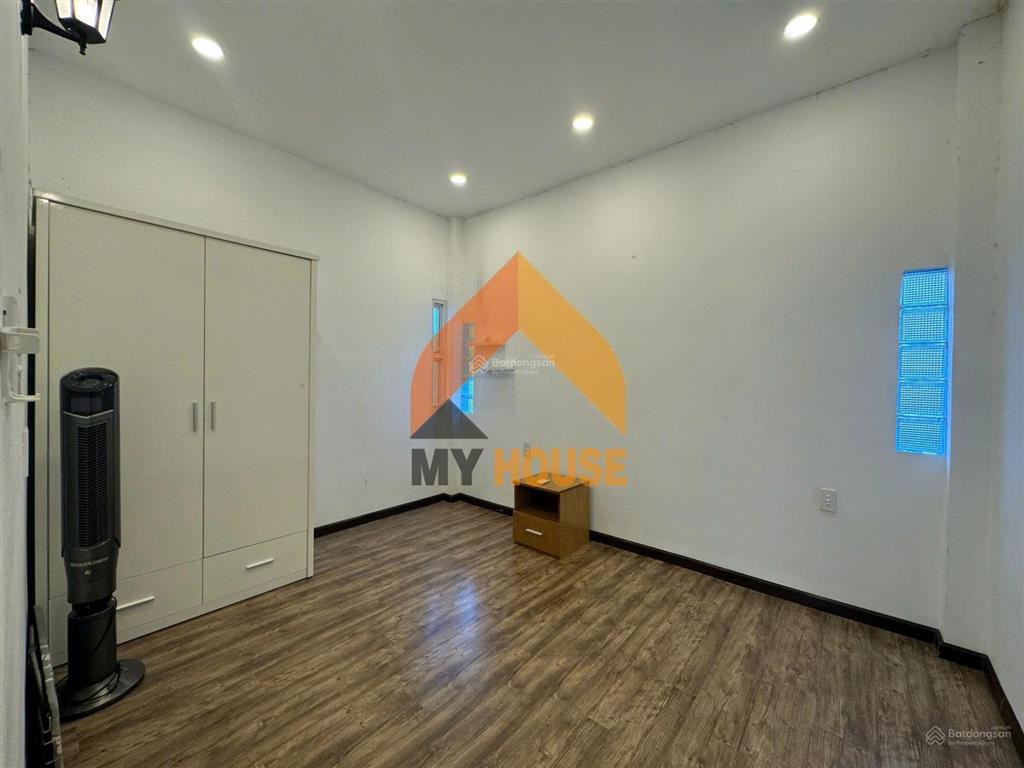 Hàng tốt giá rẻ nhà phố 2pn thảo điền có sân chill đường ô tô chỉ 22tr