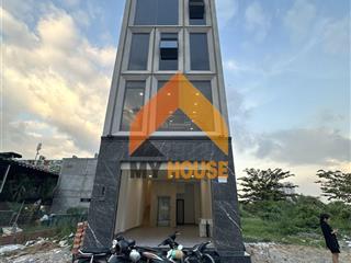 Nhà phố q2 mới xây sàn suốt có thang máy, gần hầm thủ thiêm và cầu sg