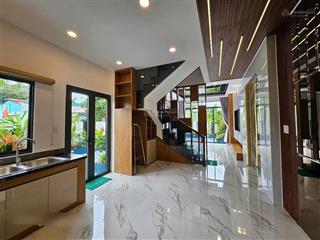 121.7m2 căn nhà mặt tiền 10m 3 phòng ngủ đường vĩnh phú xách đổ vào ở ngay