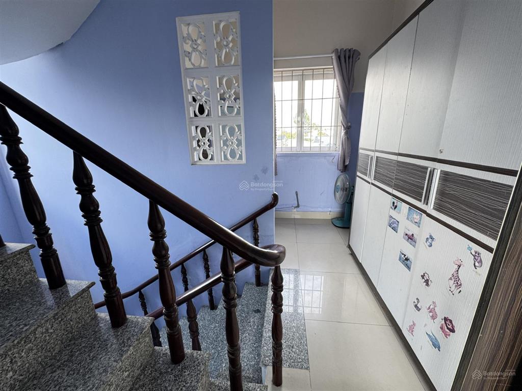 Chủ sang 51,2m2 nhà 1 trệt + 2 lầu mt xe ô tô trung tâm lái thiêu,sát bên lotte,bệnh viện becamex