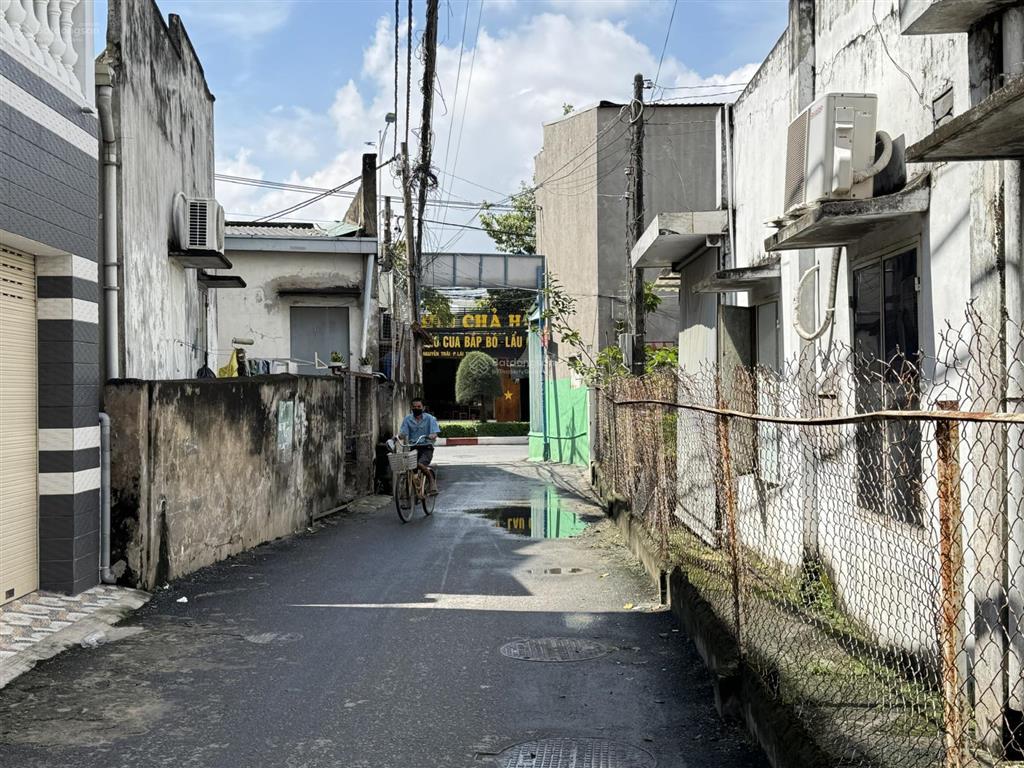 Chủ sang 51,2m2 nhà 1 trệt + 2 lầu mt xe ô tô trung tâm lái thiêu,sát bên lotte,bệnh viện becamex