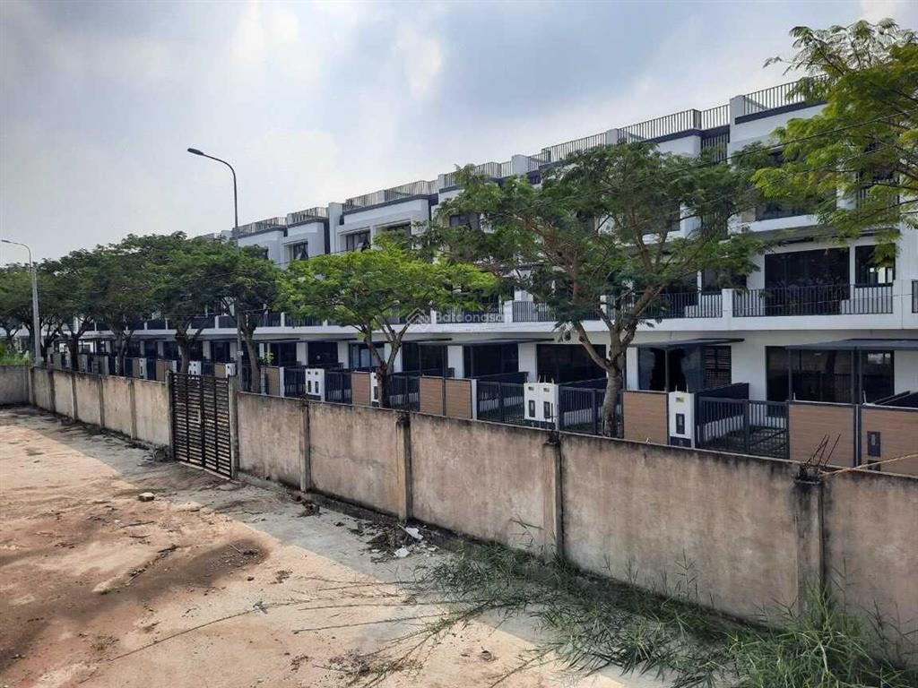 Bán đất nền biệt thự kđt đông tăng long gần 1100m2 góc 2 mt đường a1 (lg 20m), thẳng ra vành đai 3