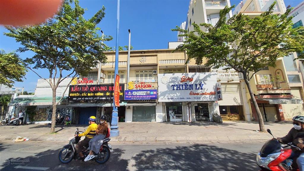 Về hà nội bán gấp mặt tiền võ văn kiệt quận 1 diện tích 20x50m nhà nát tiện xây tòa nhà giá 380 tỷ