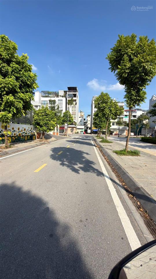 Bán nhanh mảnh đất xây bt, nhà vườn, 330m, mt 16m, đường ô tô gần công viên ngọc thuỵ. 0962 015 ***