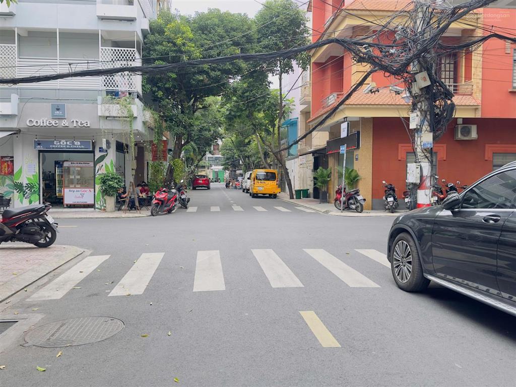 Cần bán gấp nhà góc 2mt hẻm 6m lê văn sỹ  trường sa, 4.7x15m, 3 lầu, giá 14.7 tỷ tl,tân bình