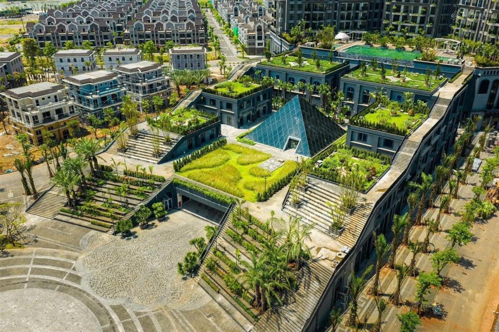 Bán nhanh căn 2 ngủ, toà p1, 63m2, tầng cao, nhận nhà ngay, giá 2,8 tỷ, có ngân hàng