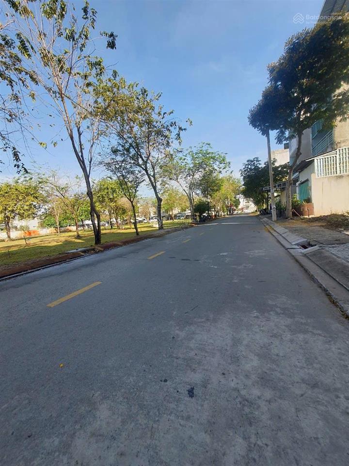 Bán đất đường 16m kdc phong phú 4  khang điền, bình chánh. dt 5 x 20m, giá 5.4 tỷ