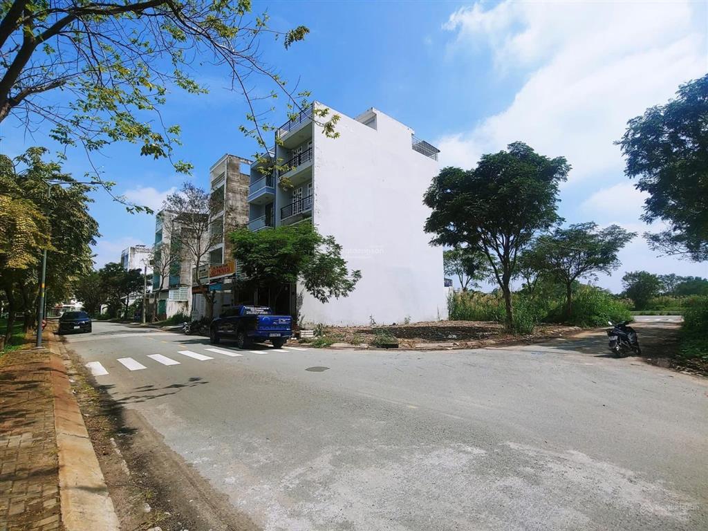 Bán đất khu dân cư phong phú 4  khang điền. dt 8 x 18m, giá 8tỷ350