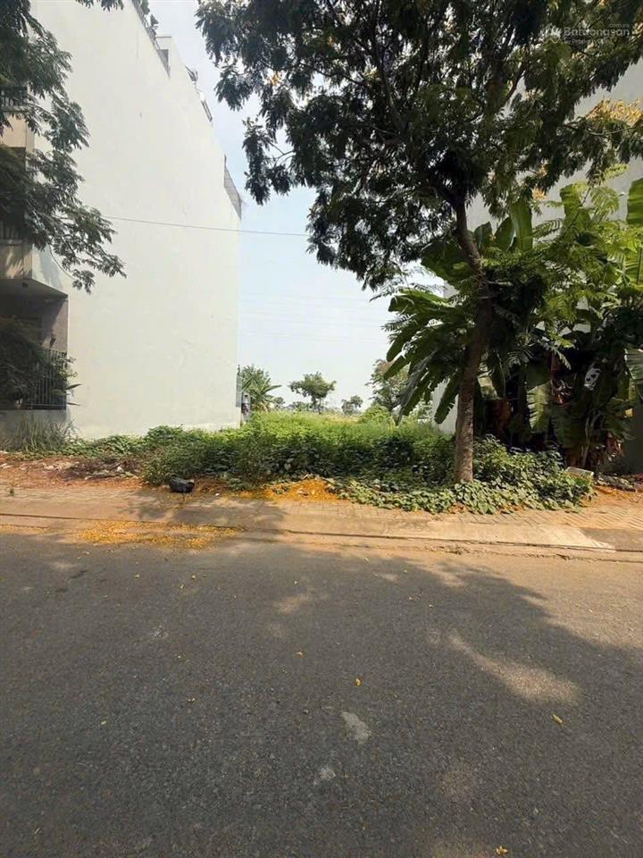 Bán đất mặt tiền đường số 16m kdc phong phú 4  khang điền. dt 5x20m, giá 5.5 tỷ   0967 947 ***