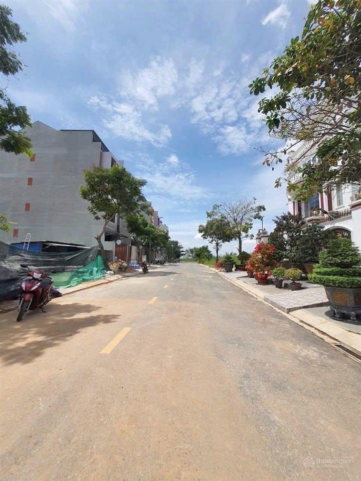 Bán đất mặt tiền đường số 16m kdc phong phú 4  khang điền. dt 5x20m, giá 5.5 tỷ   0967 947 ***