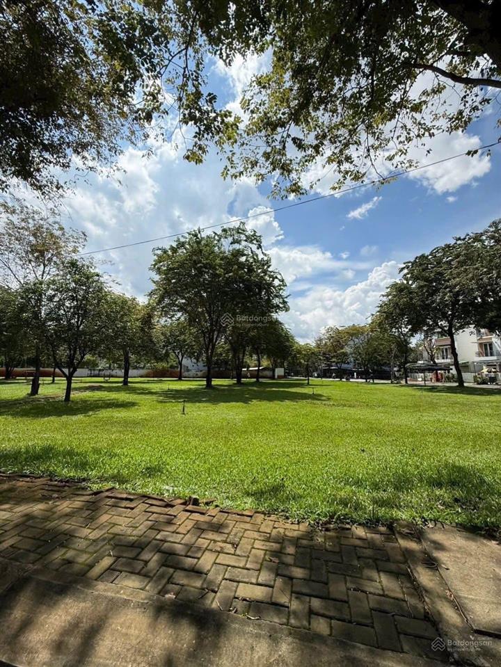 Bán đất mặt tiền đường số 16m kdc phong phú 4  khang điền. dt 5x20m, giá 5.5 tỷ   0967 947 ***