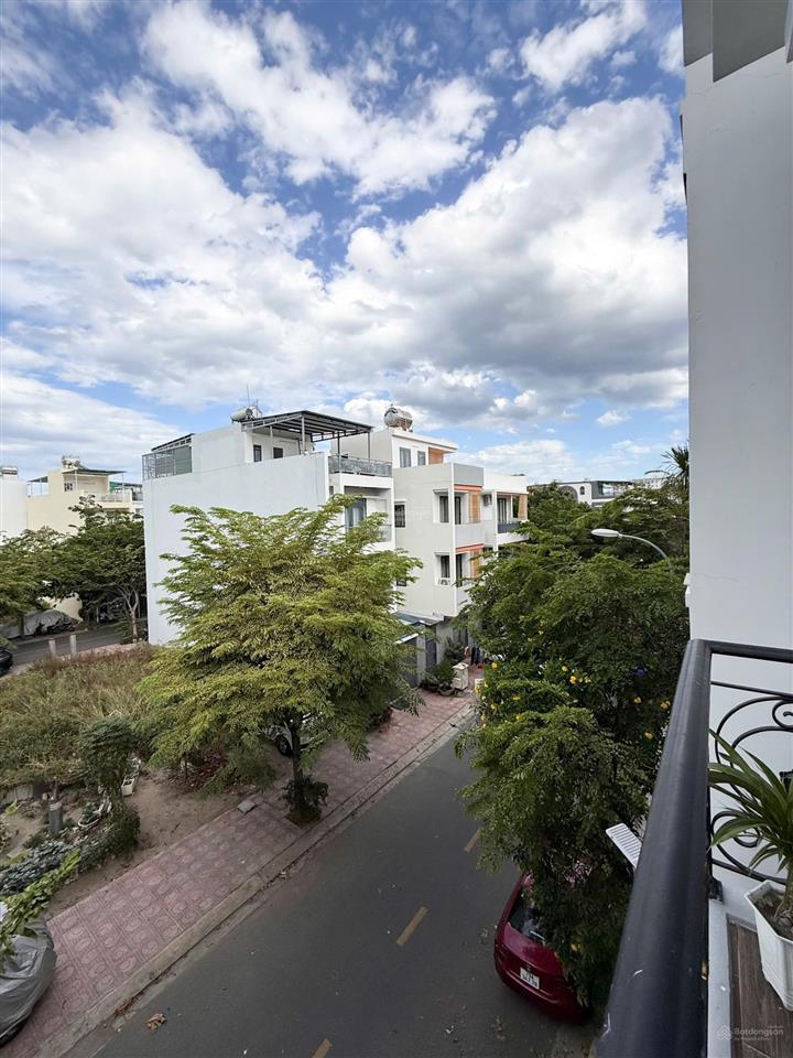 Hàng hiếm nhà đẹp 3 tầng đường số 14  kđt hà quang 2, nha trang. có thang máy, giá 9,7 tỷ
