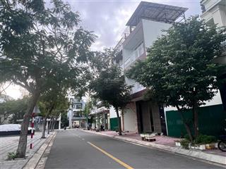 Nhà 3 tầng đối diện công viên kđt hà quang i  có sổ hồng  chỉ 9.5 tỷ