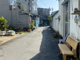 Bán nhà 3 tầng đẹp đường rộng, ô tô ngủ trong sân