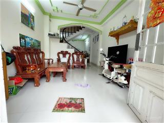 Chính chủ cho thuê nguyên căn đường 12m dương quảng hàm p5. dt 4.2x19m. nhà 3 tầng. giá 20tr