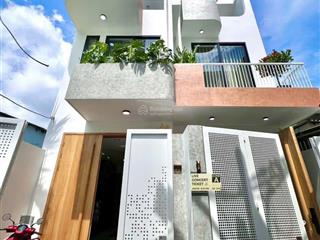 Siêu phẩm! bán nhà 3 tầng mới xây thoáng mát, full nội thất cao cấp, vị trí vàng