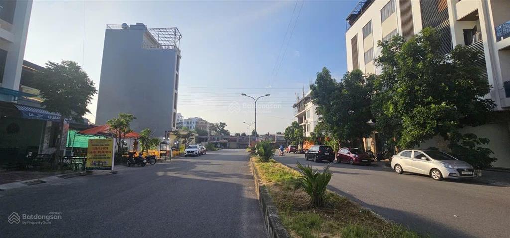 Lô đất xẻ khe 2 mặt thoáng bên cạnh công viên cay xanh