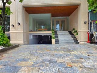 Toà nhà văn phòng lô góc  hoàng quốc việt  8 tầng 1 hầm ô tô tránh vỉa hè 130m2 mt 7m 69 tỷ