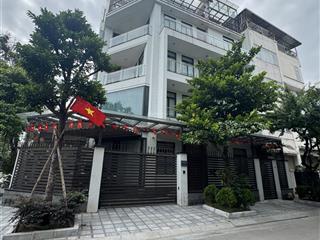 Long biên  lô góc vinhomes riverside  3 thoáng  180m2 mt 15m 59.9 tỷ vừa ở vừa cho thuê 45tr/th