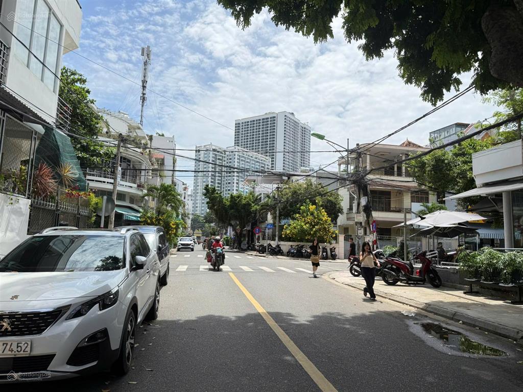 Bán toà nhà mặt tiền đường hàn thuyên gần chợ đầm nha trang cách biển 200m