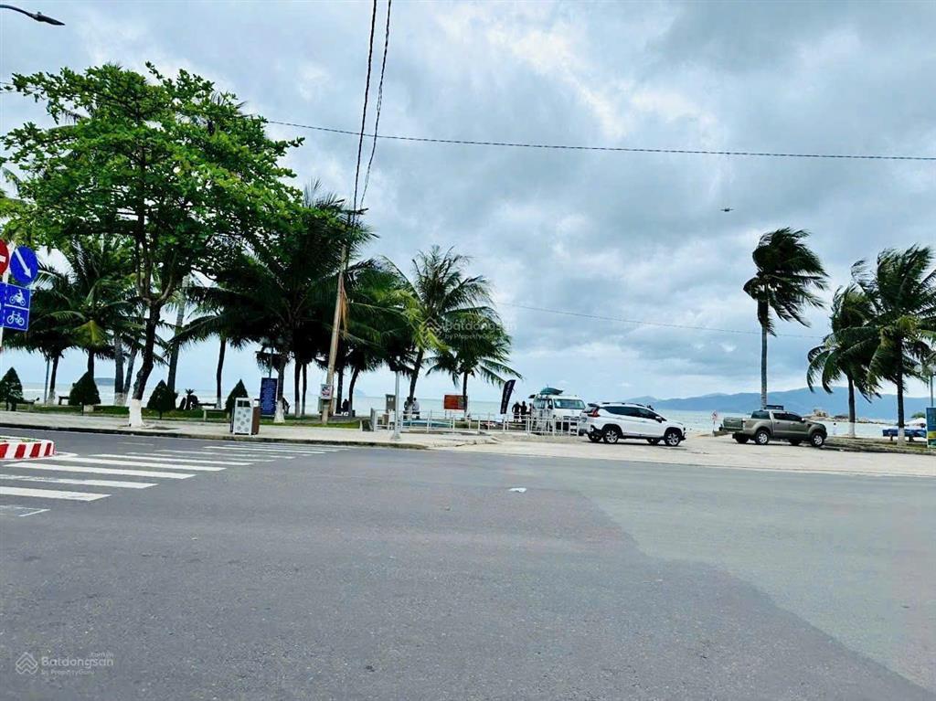 Bán lô đất 2 mặt tiền đường phạm văn đồng, cách biển chỉ vài bước chân