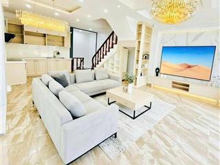 Bán nhà hồng tiến, lô góc, gara ô tô camry, gần phố, mt khủng, tặng nội thất chất, giá mềm