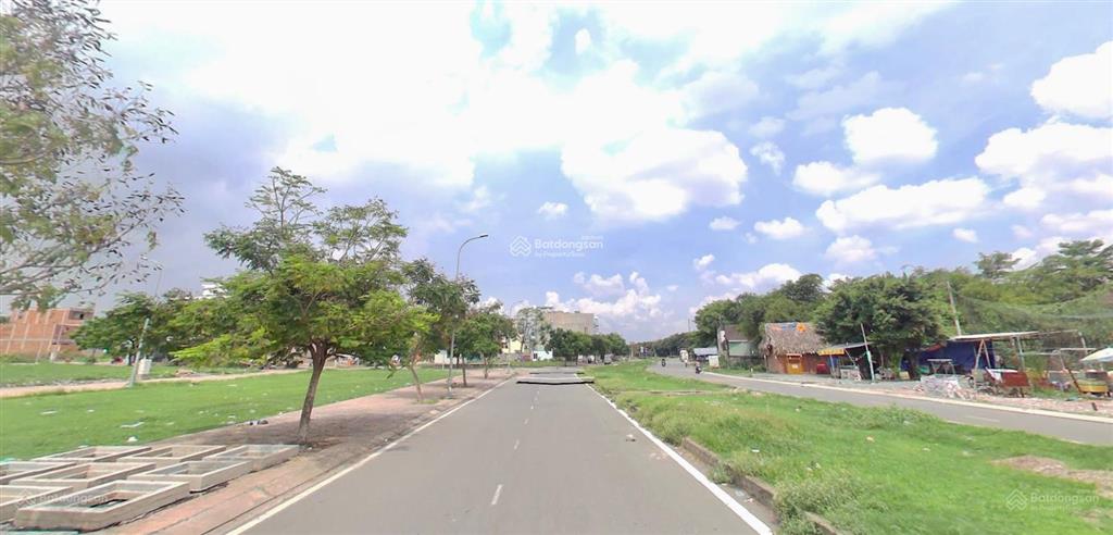 Cần tiền bán lỗ gấp mt trường lưu, long trường, quận 9, dt 80m2, shr, tc 100%