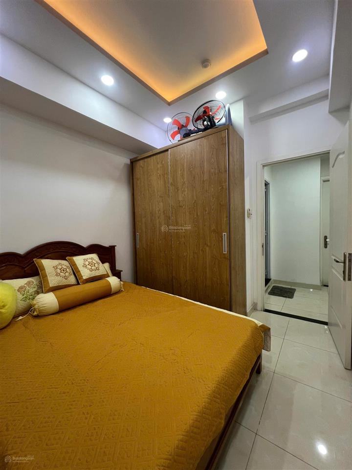 Cho thuê căn hộ vạn đô  bến vân đồn. p1. q4.  0909 626 ***