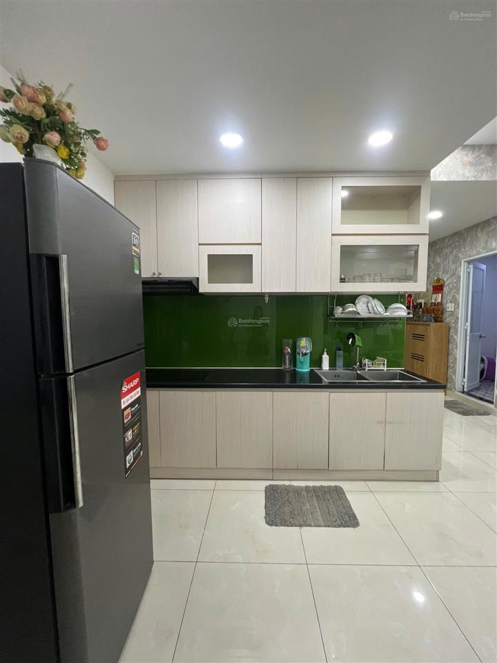 Cho thuê căn hộ vạn đô  bến vân đồn. p1. q4.  0909 626 ***