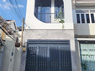 Nhà đẹp mới tinh ở ngay, 1 trệt 2 lầu, hẻm xe hơi, oto ngủ trong nhà, sát chợ thủ đức 100m.