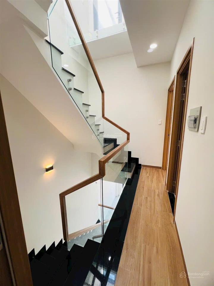 Nhà đẹp view sông  hướng đông nam 1trệt 2lầu, nhà view sông tắc, đối diện biệt thự, cạnh vinhomes